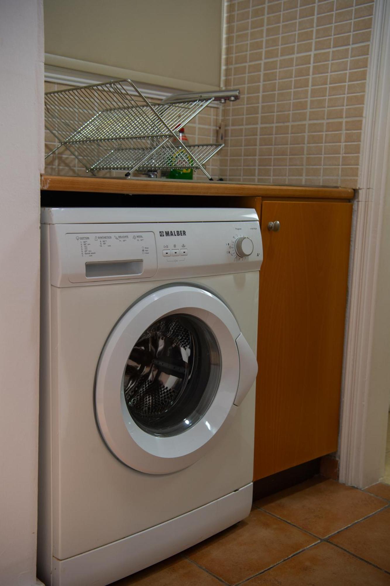 Path Latchi Beachfront Apartments מראה חיצוני תמונה