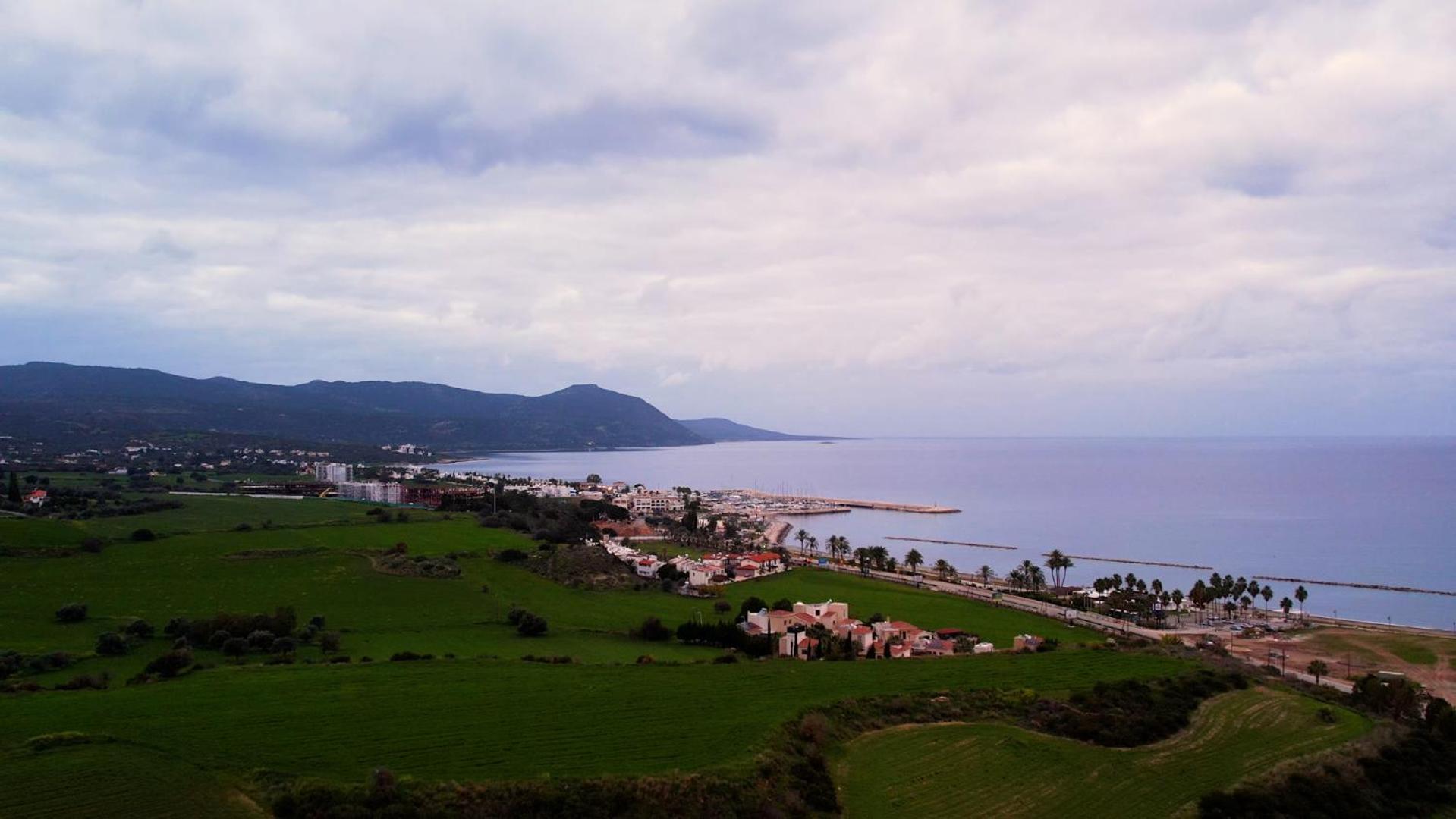 Path Latchi Beachfront Apartments מראה חיצוני תמונה