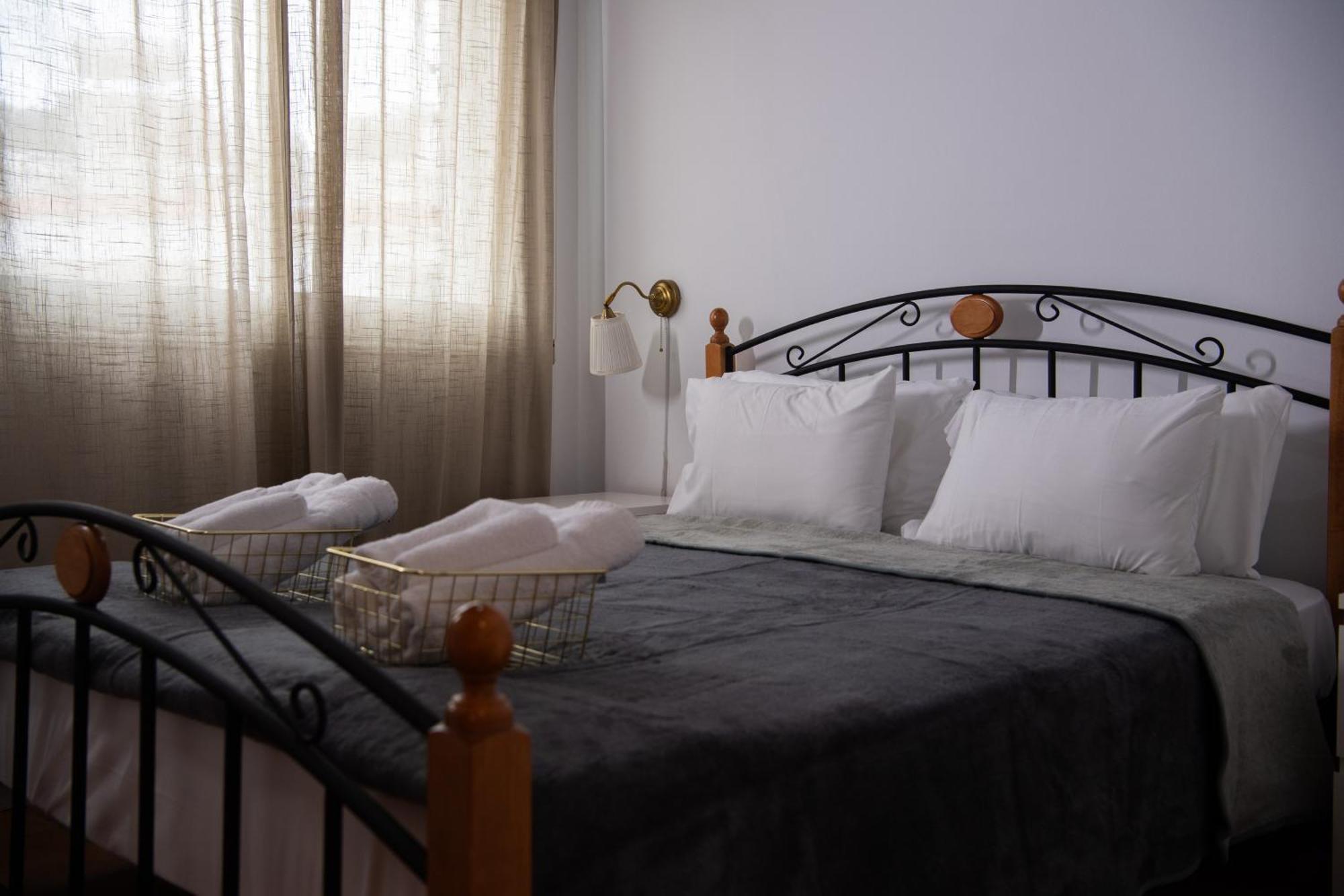 Path Latchi Beachfront Apartments מראה חיצוני תמונה