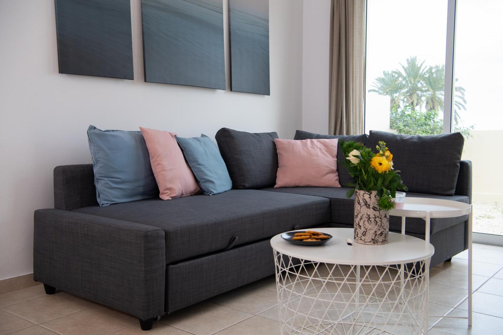Path Latchi Beachfront Apartments מראה חיצוני תמונה