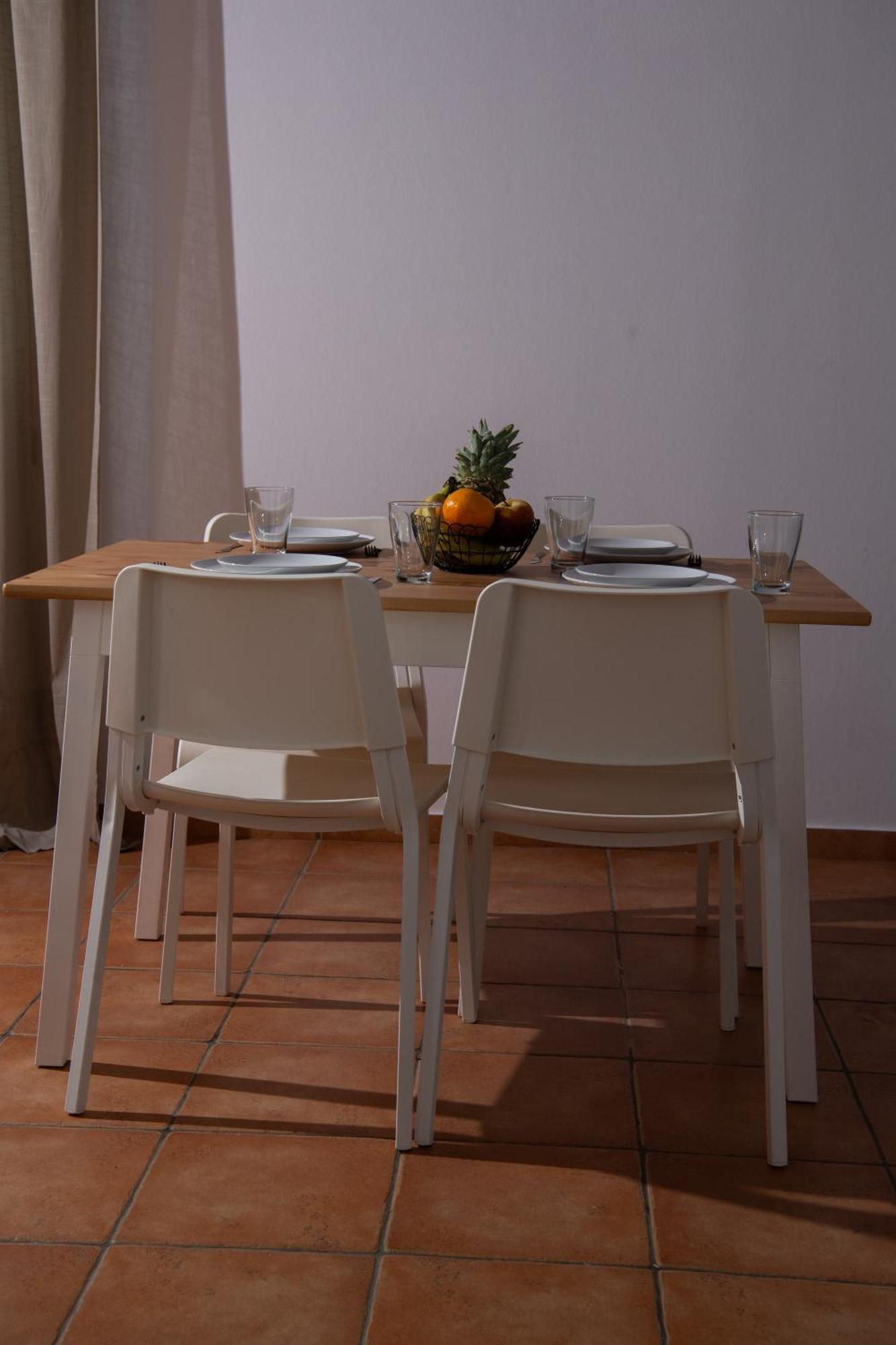 Path Latchi Beachfront Apartments מראה חיצוני תמונה