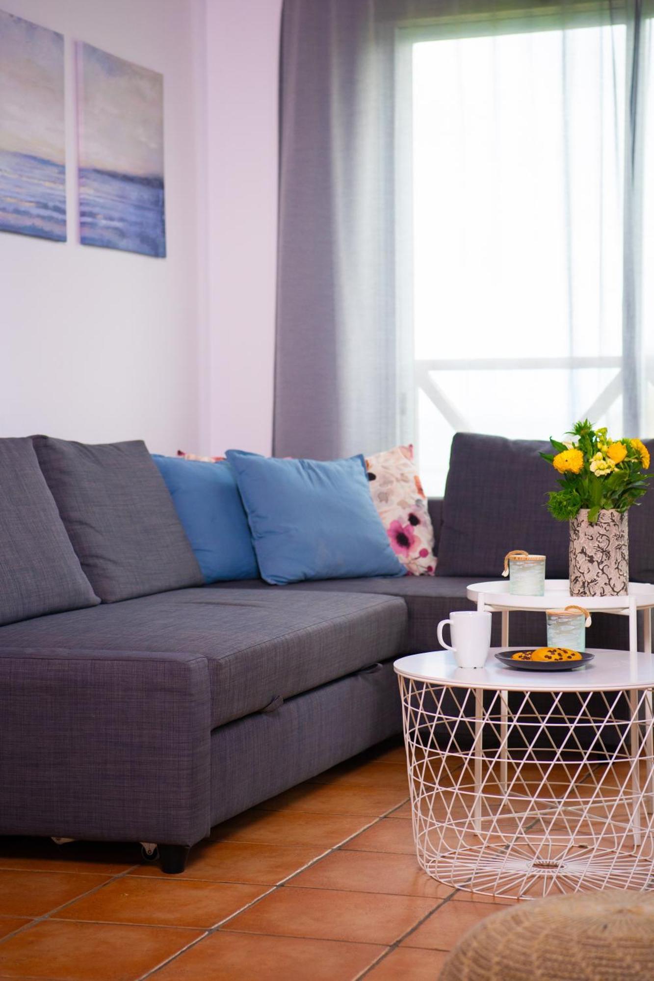 Path Latchi Beachfront Apartments מראה חיצוני תמונה